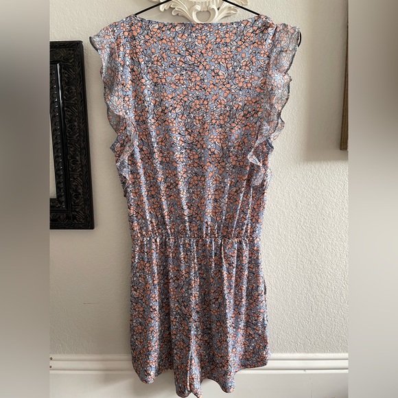 BCBG Short Romper 🩵 - Picture 2 of 3